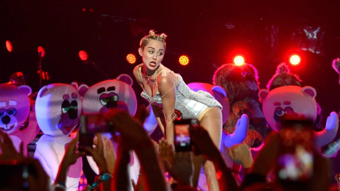 Miley Cyrus, MTV VMAs 2013, PopViewers.com