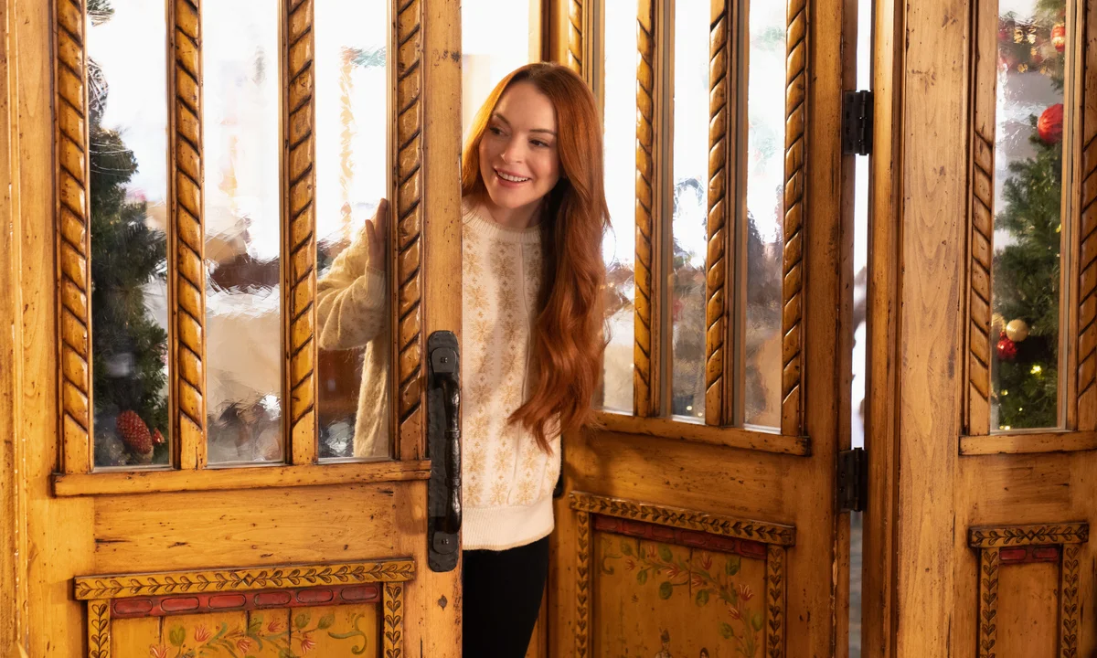 Falling For Christmas, PopViewers.com