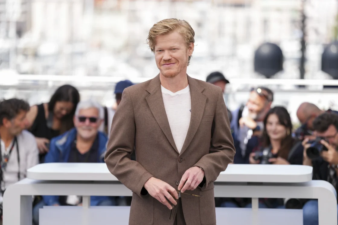 Jesse Plemons, PopViewers.com
