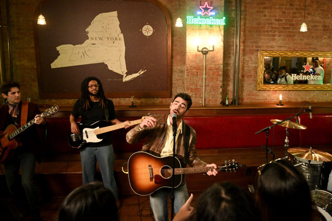 Joe Jonas, PopViewers.com
