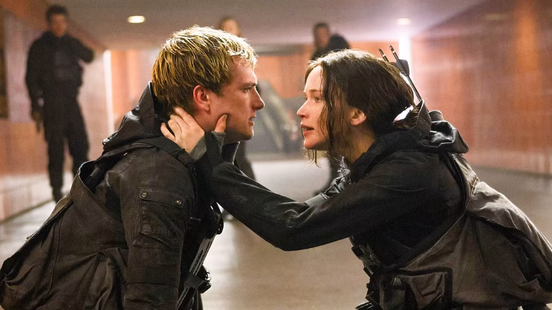 Jennifer Lawrence, Josh Hutcherson, PopViewers.com